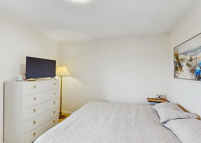 Beautiful Coastal Getaway With Spacious Living And Easy Access *