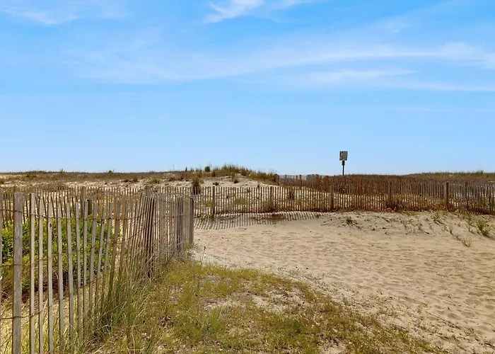 Beautiful Coastal Getaway With Spacious Living And Easy Access Holiday home *